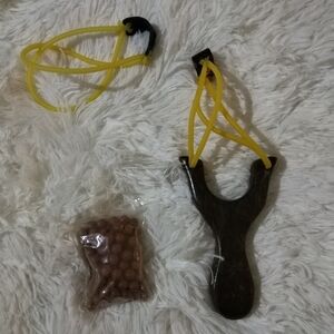 🎉S-HP🎉 *NWOT* Handheld Wooden Slingshot